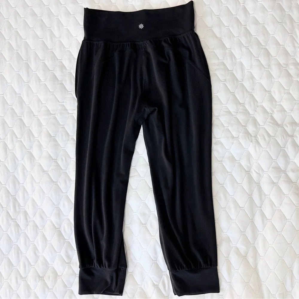 Athleta Salutation Crop Jogger Women M Black Excellent High Rise Pockets‎ Yoga